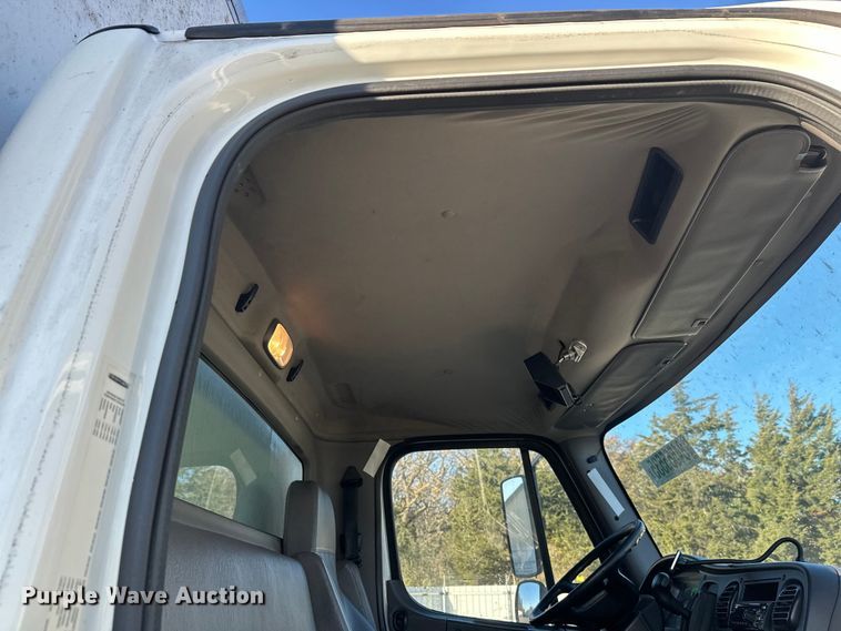 image for item YA0990 2018 Freightliner Business Class M2 box truck