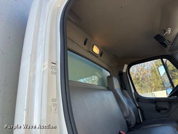 image for item YA0990 2018 Freightliner Business Class M2 box truck