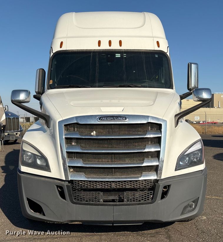 image for item YA1030 2020 Freightliner Cascadia semi truck