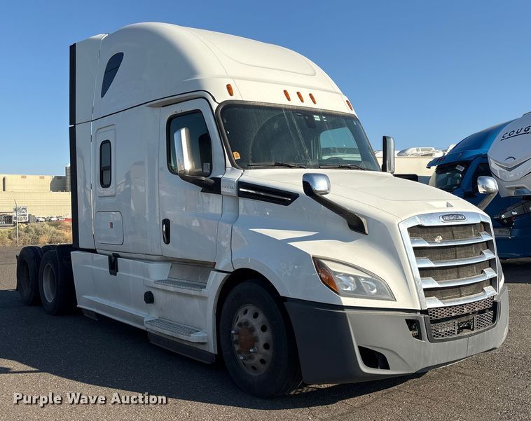 image for item YA1030 2020 Freightliner Cascadia semi truck