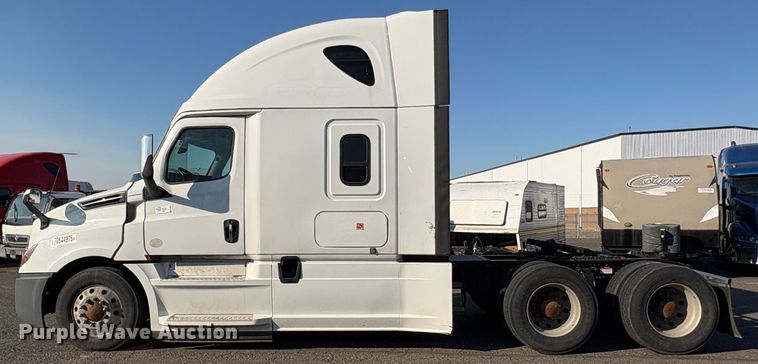 image for item YA1030 2020 Freightliner Cascadia semi truck