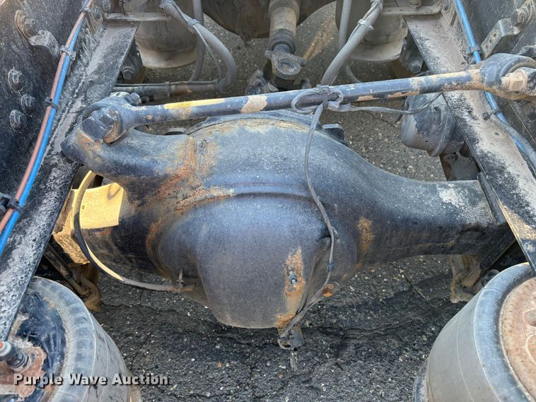 image for item YA1030 2020 Freightliner Cascadia semi truck