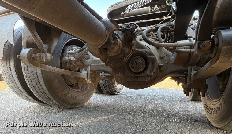 image for item YA1030 2020 Freightliner Cascadia semi truck