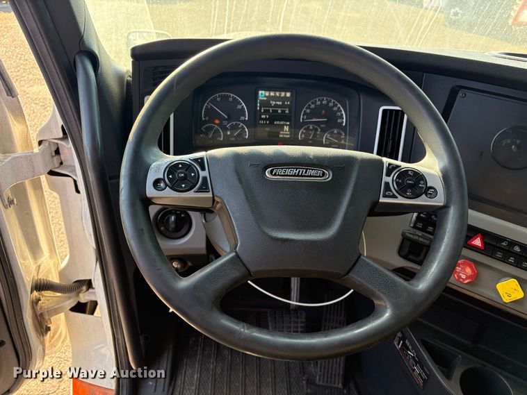 image for item YA1030 2020 Freightliner Cascadia semi truck