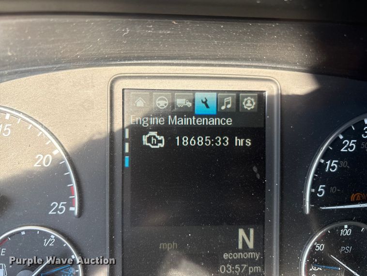 image for item YA1030 2020 Freightliner Cascadia semi truck