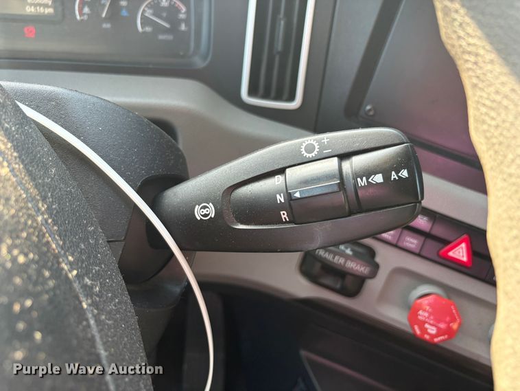 image for item YA1030 2020 Freightliner Cascadia semi truck