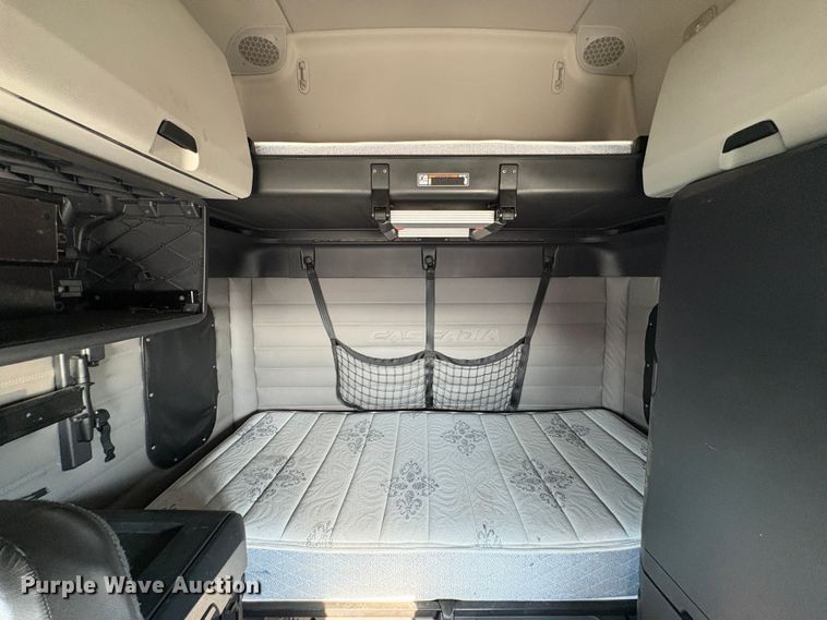 image for item YA1030 2020 Freightliner Cascadia semi truck