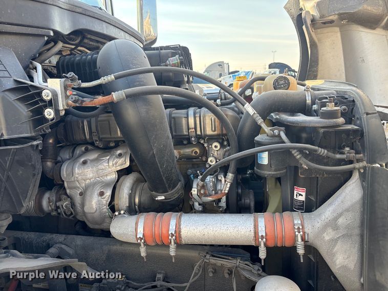 image for item YA1030 2020 Freightliner Cascadia semi truck