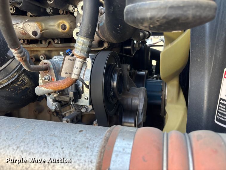 image for item YA1030 2020 Freightliner Cascadia semi truck