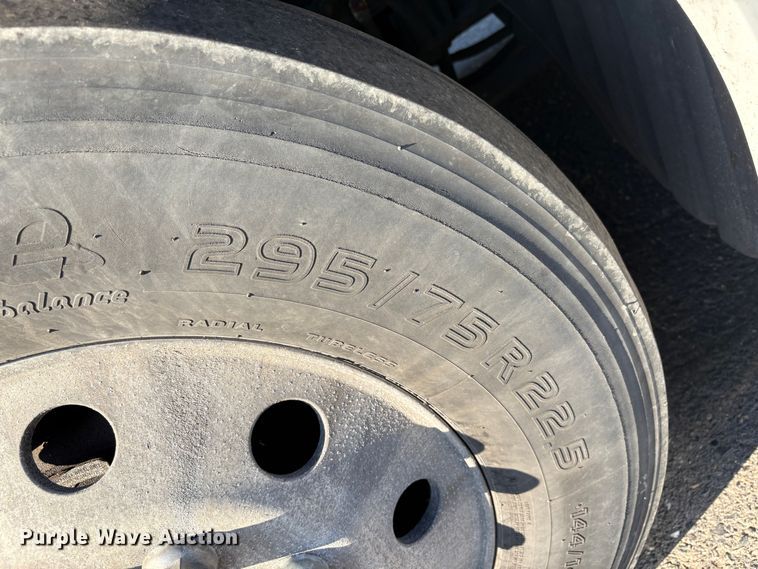 image for item YA1030 2020 Freightliner Cascadia semi truck