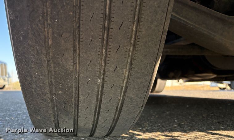 image for item YA1030 2020 Freightliner Cascadia semi truck