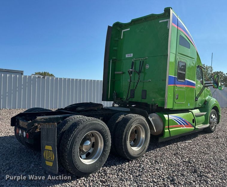 image for item YA1047 2015 Kenworth T680 semi truck