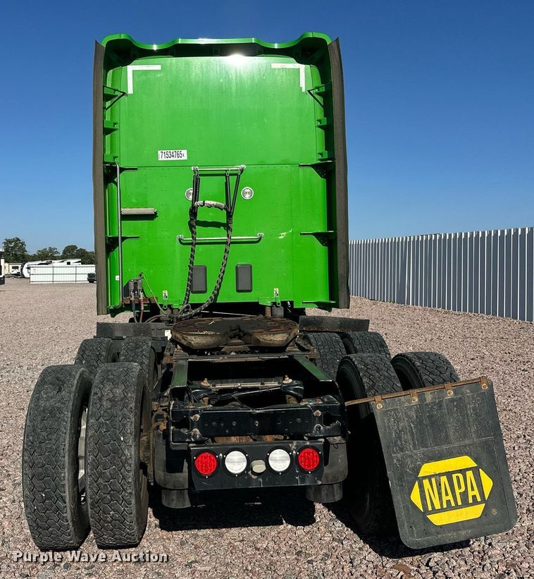 image for item YA1047 2015 Kenworth T680 semi truck