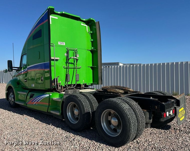 image for item YA1047 2015 Kenworth T680 semi truck