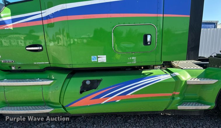 image for item YA1047 2015 Kenworth T680 semi truck