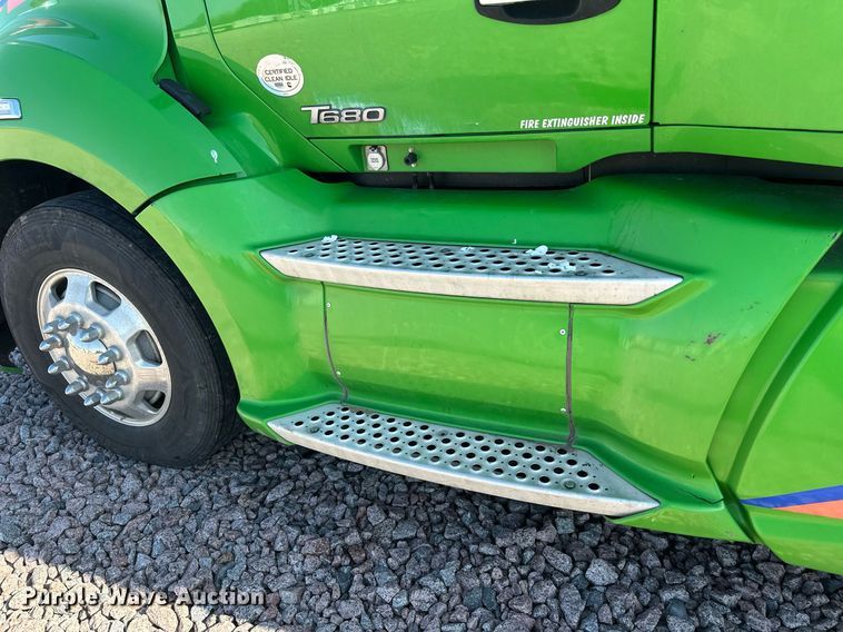 image for item YA1047 2015 Kenworth T680 semi truck