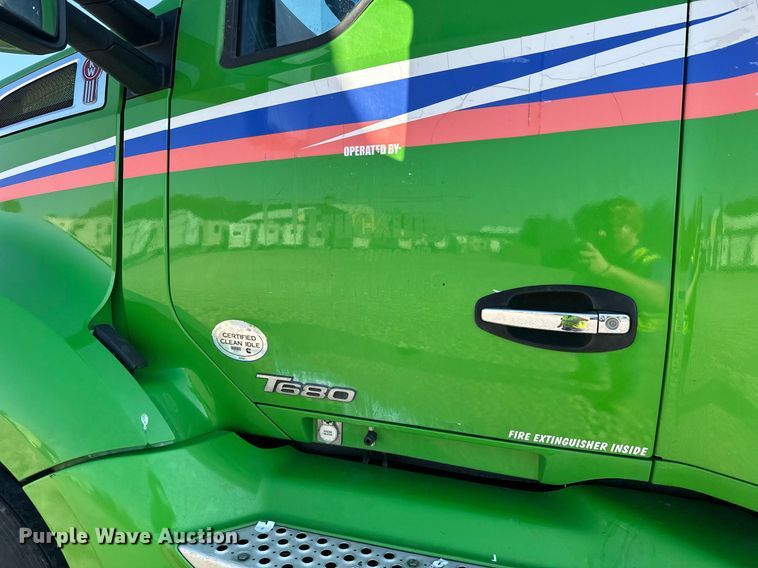 image for item YA1047 2015 Kenworth T680 semi truck