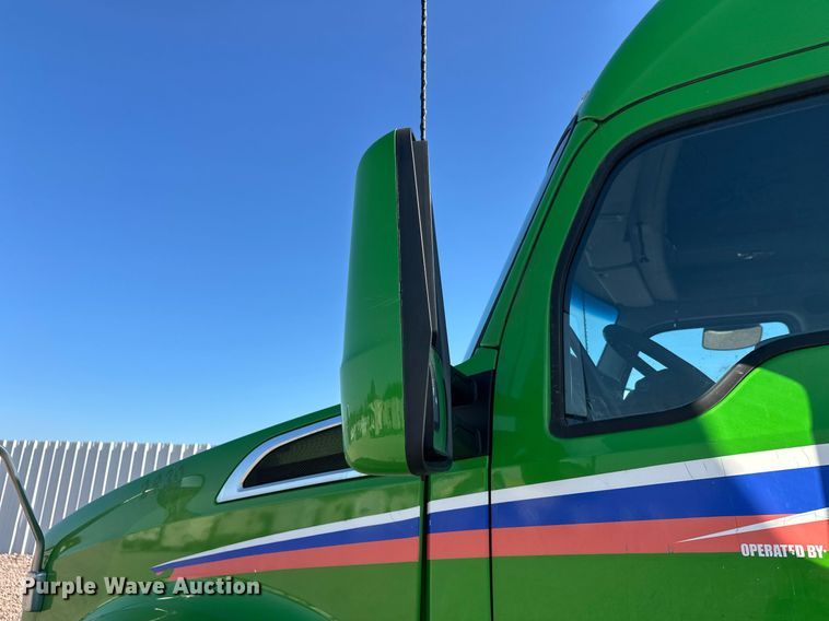 image for item YA1047 2015 Kenworth T680 semi truck