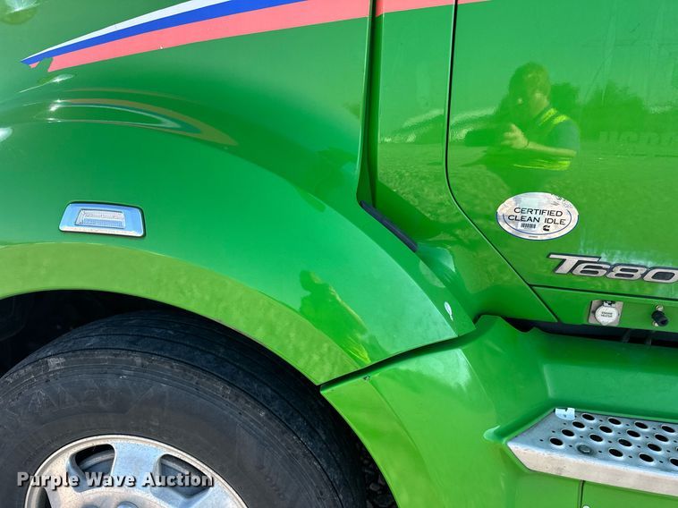 image for item YA1047 2015 Kenworth T680 semi truck
