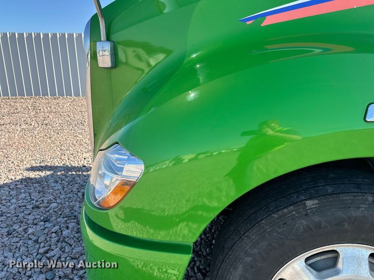 image for item YA1047 2015 Kenworth T680 semi truck