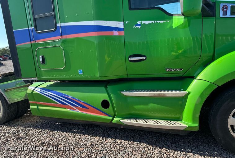 image for item YA1047 2015 Kenworth T680 semi truck