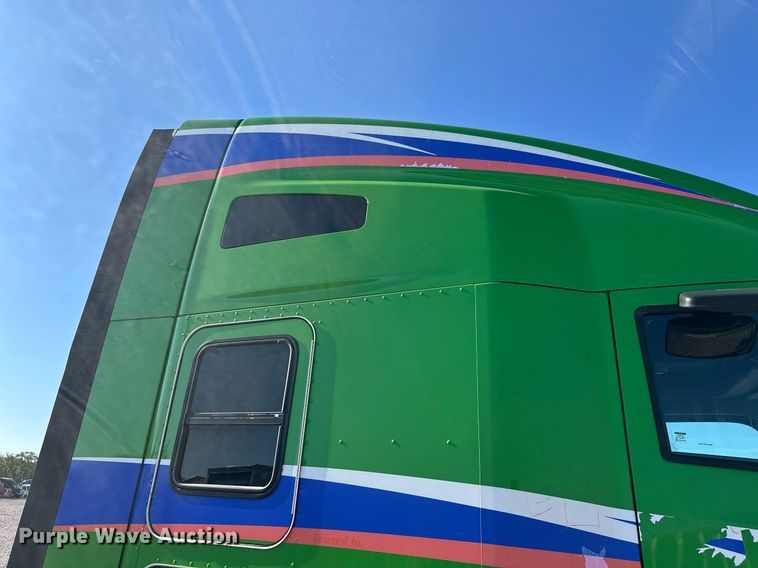 image for item YA1047 2015 Kenworth T680 semi truck