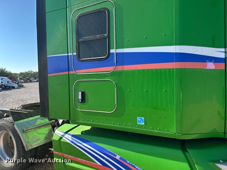 image for item YA1047 2015 Kenworth T680 semi truck