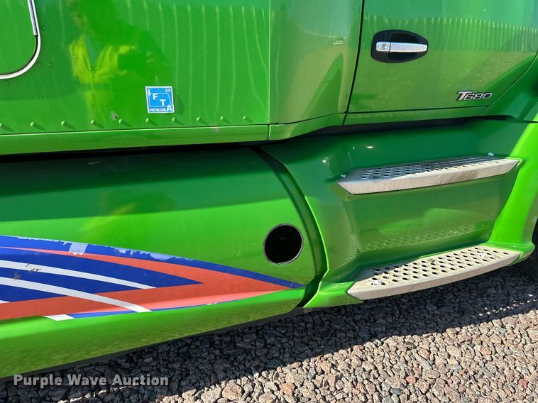 image for item YA1047 2015 Kenworth T680 semi truck