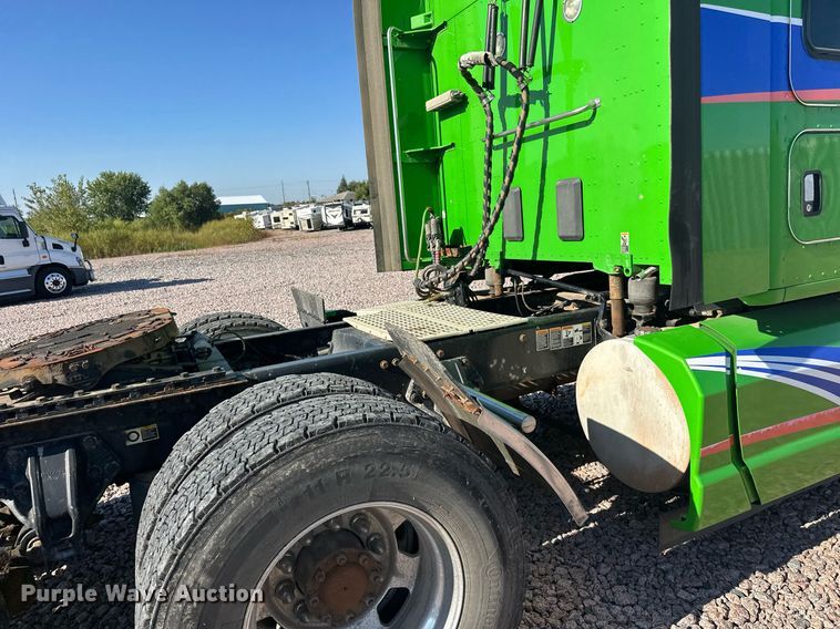 image for item YA1047 2015 Kenworth T680 semi truck