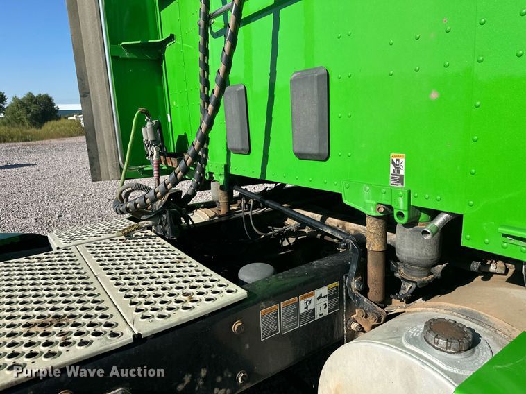 image for item YA1047 2015 Kenworth T680 semi truck