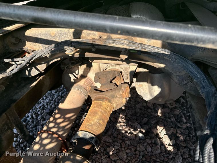 image for item YA1047 2015 Kenworth T680 semi truck