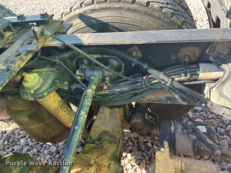 image for item YA1047 2015 Kenworth T680 semi truck