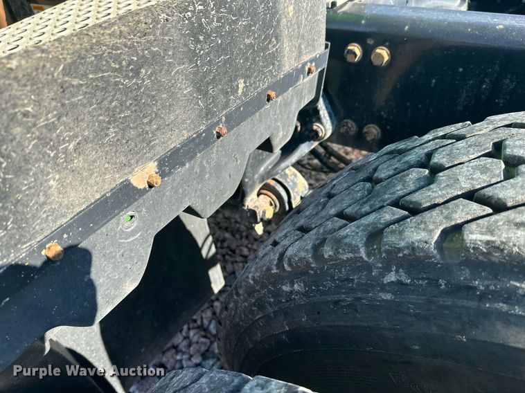 image for item YA1047 2015 Kenworth T680 semi truck