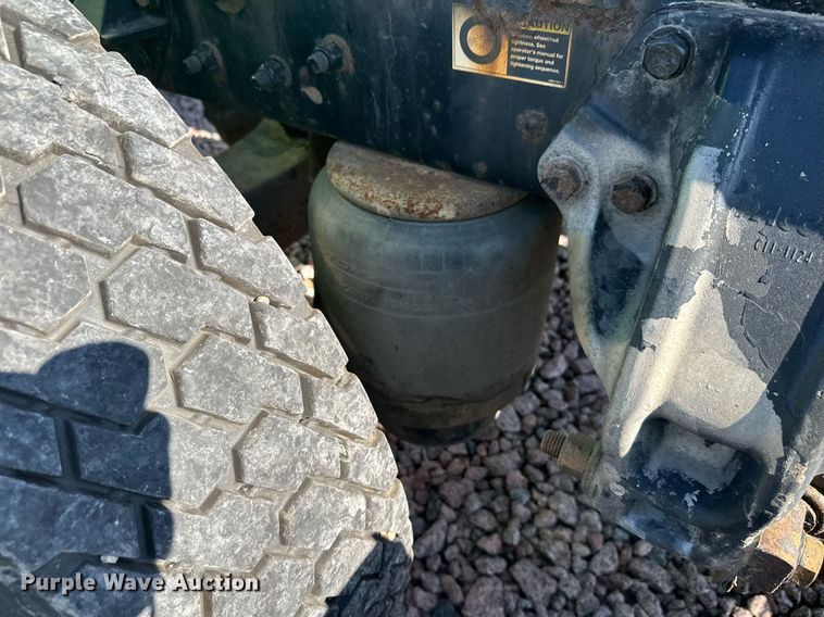 image for item YA1047 2015 Kenworth T680 semi truck