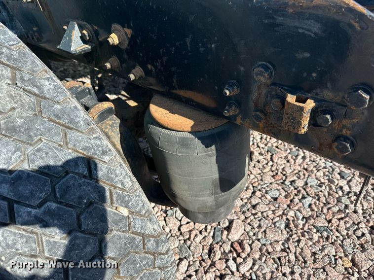 image for item YA1047 2015 Kenworth T680 semi truck