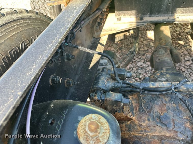 image for item YA1047 2015 Kenworth T680 semi truck