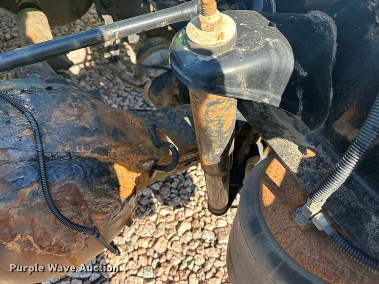 image for item YA1047 2015 Kenworth T680 semi truck