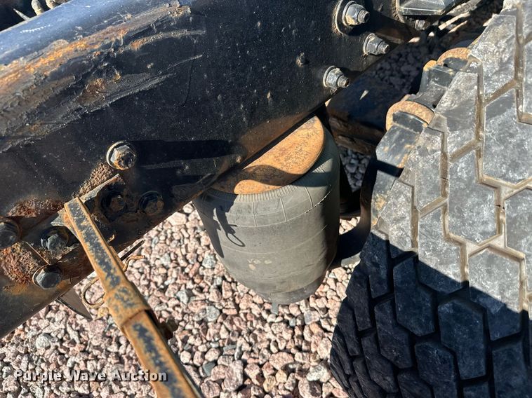 image for item YA1047 2015 Kenworth T680 semi truck