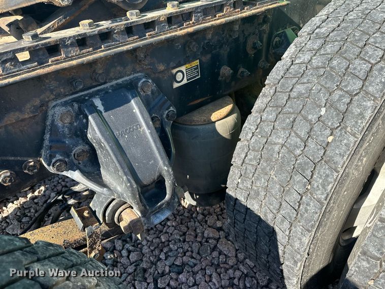 image for item YA1047 2015 Kenworth T680 semi truck