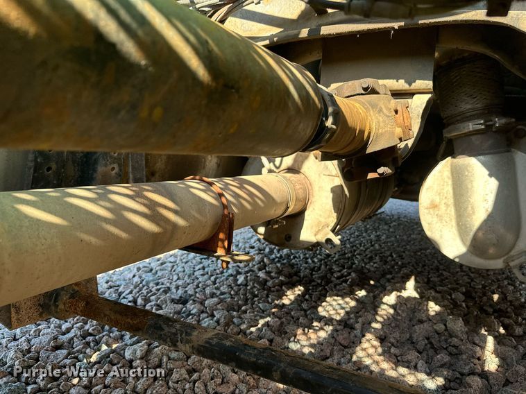 image for item YA1047 2015 Kenworth T680 semi truck