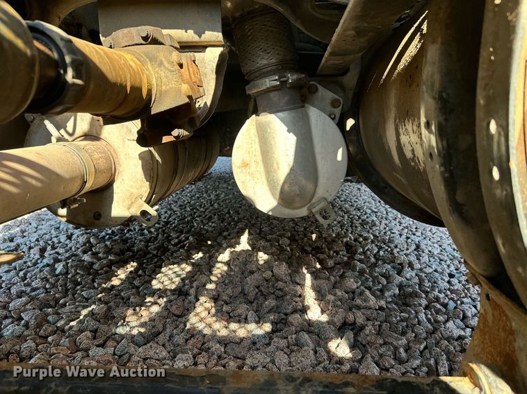 image for item YA1047 2015 Kenworth T680 semi truck