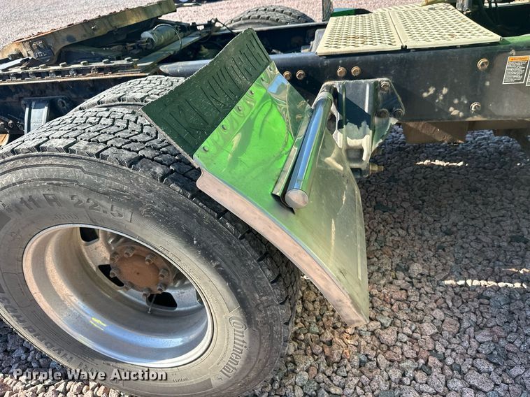 image for item YA1047 2015 Kenworth T680 semi truck