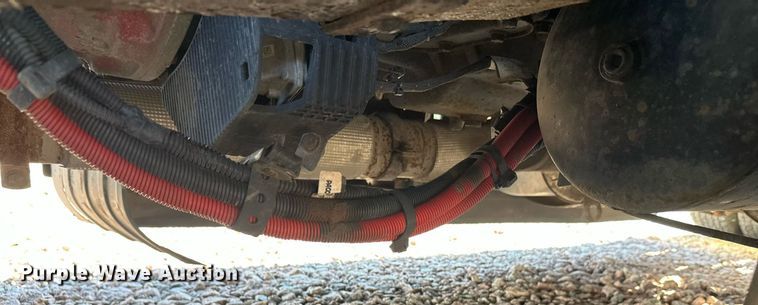 image for item YA1047 2015 Kenworth T680 semi truck