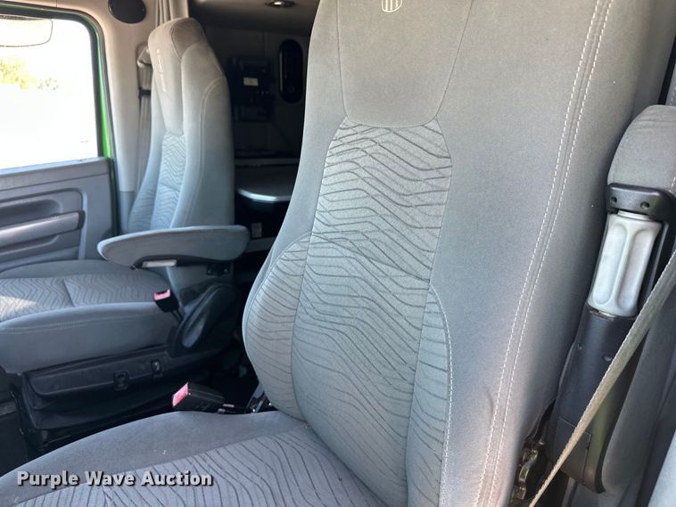 image for item YA1047 2015 Kenworth T680 semi truck