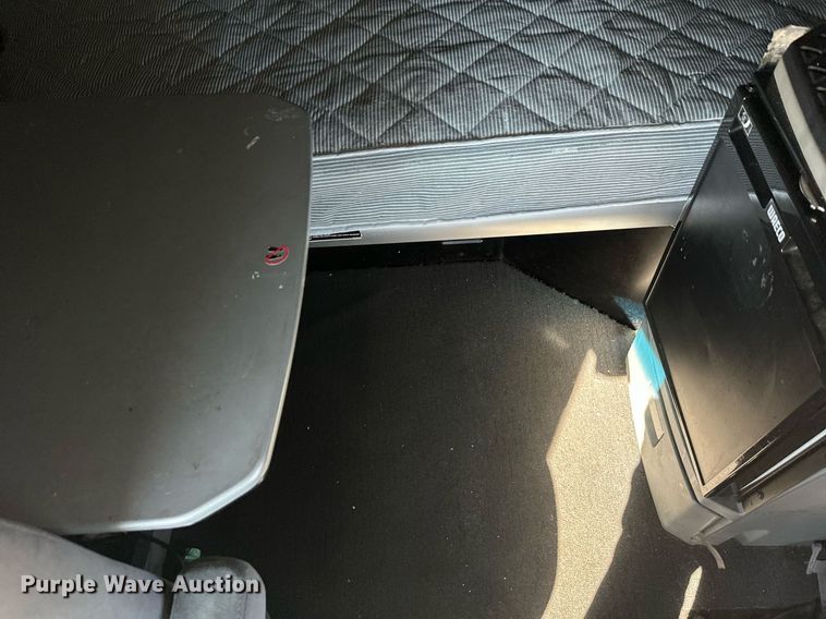 image for item YA1047 2015 Kenworth T680 semi truck