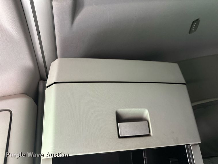 image for item YA1047 2015 Kenworth T680 semi truck