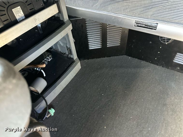 image for item YA1047 2015 Kenworth T680 semi truck