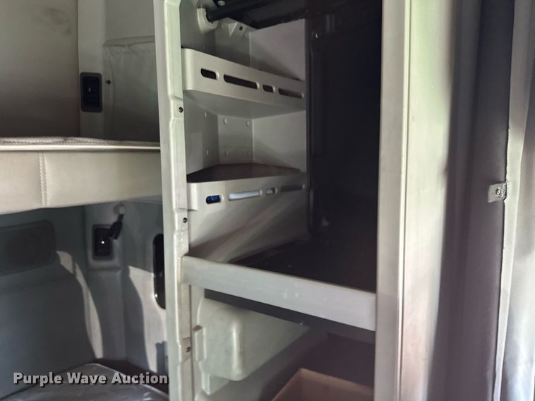 image for item YA1047 2015 Kenworth T680 semi truck