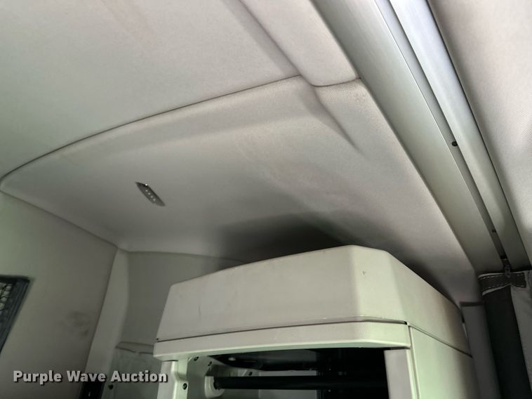 image for item YA1047 2015 Kenworth T680 semi truck