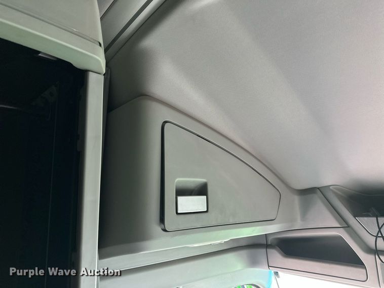 image for item YA1047 2015 Kenworth T680 semi truck